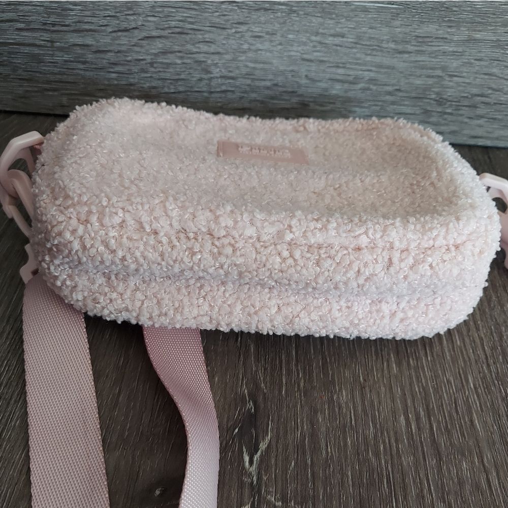 PINK VICTORIA'S SECRET Pink Sherpa Crossbody Bag - Picture 3 of 5